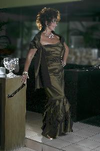 Lynn DeMarco as Liz Taylor